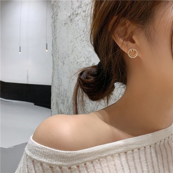 *NEW Yellow Gold Diamond Smiley Face Stud Earrings - Picture 3 of 12